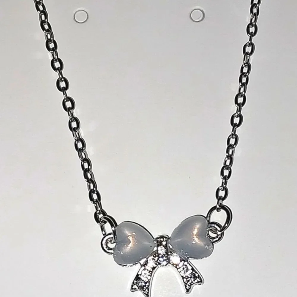 Elegant vintage pendant necklace for women and girls